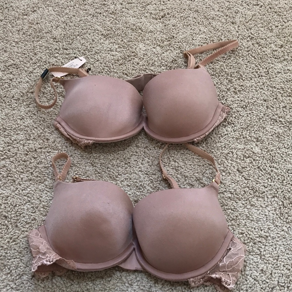 Victoria’s Secret SZ 32B two beige balconet lace underwire padded bras.